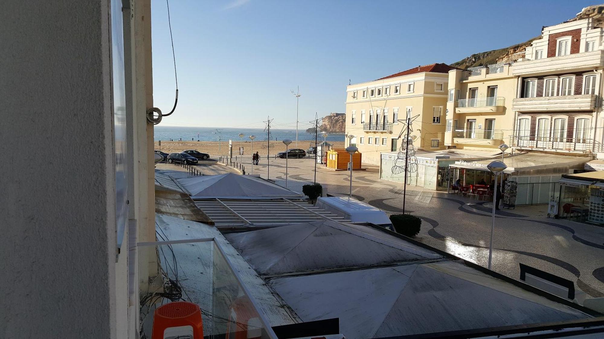 By The Sea - Nazare Bed and Breakfast Εξωτερικό φωτογραφία