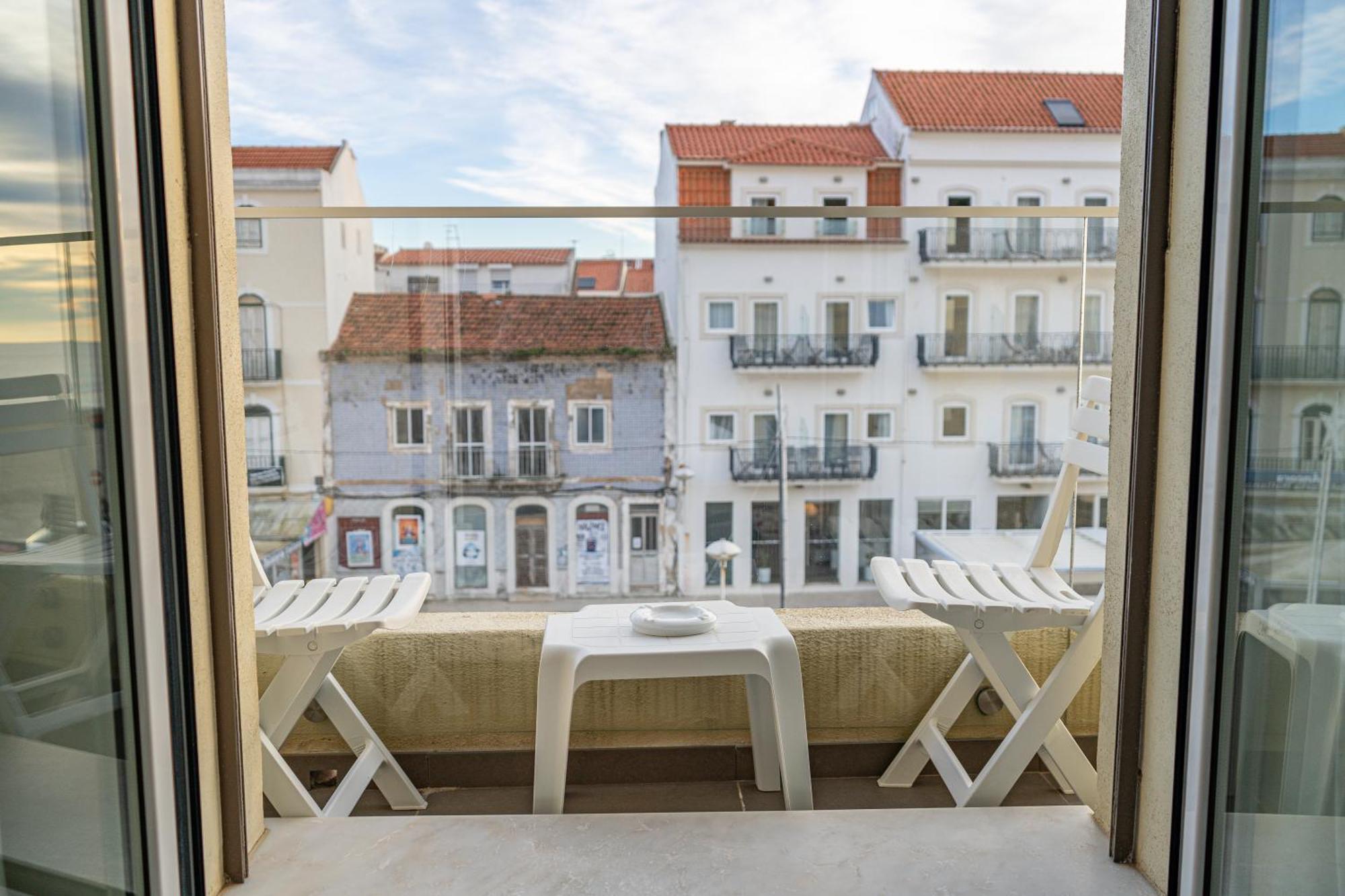 By The Sea - Nazare Bed and Breakfast Εξωτερικό φωτογραφία