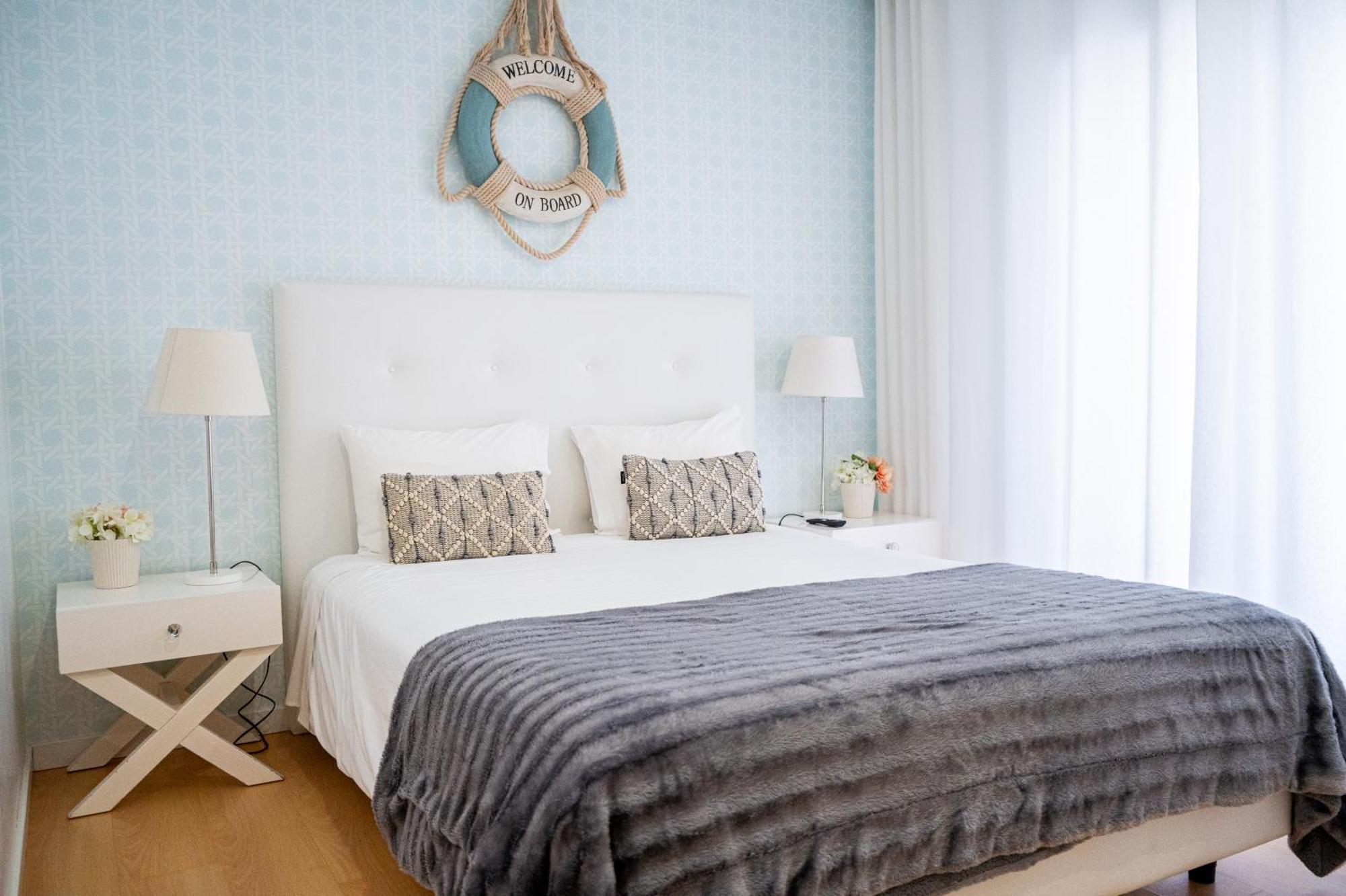 By The Sea - Nazare Bed and Breakfast Εξωτερικό φωτογραφία