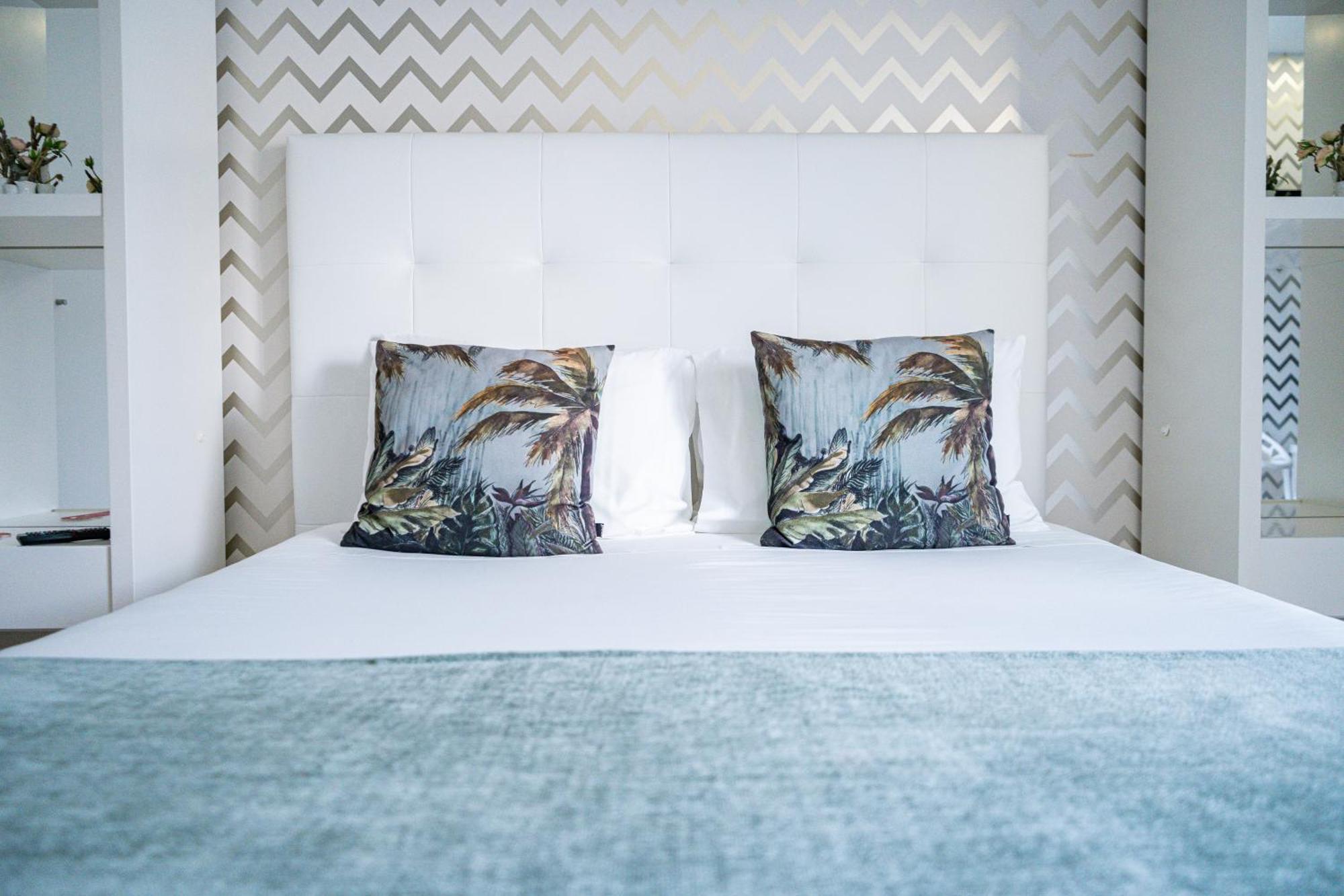 By The Sea - Nazare Bed and Breakfast Εξωτερικό φωτογραφία